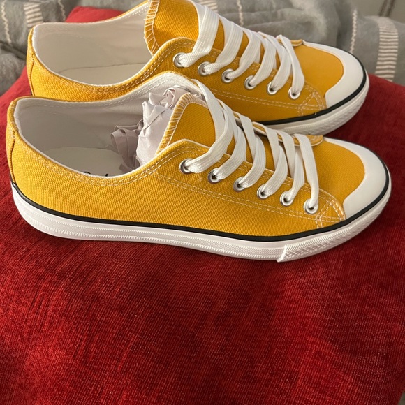 Brand New Casual Sneakers size 36 - Picture 2 of 3